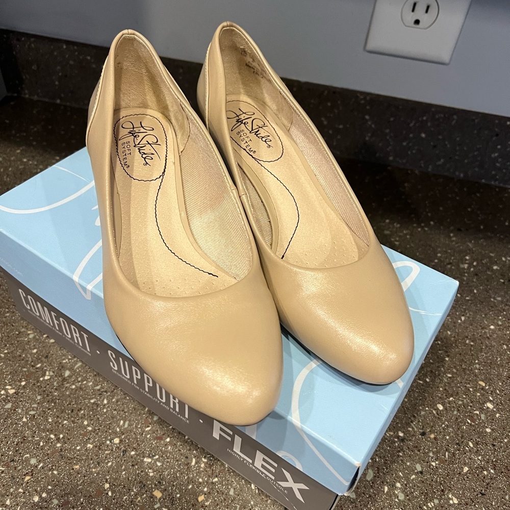 Life Stride dress shoes